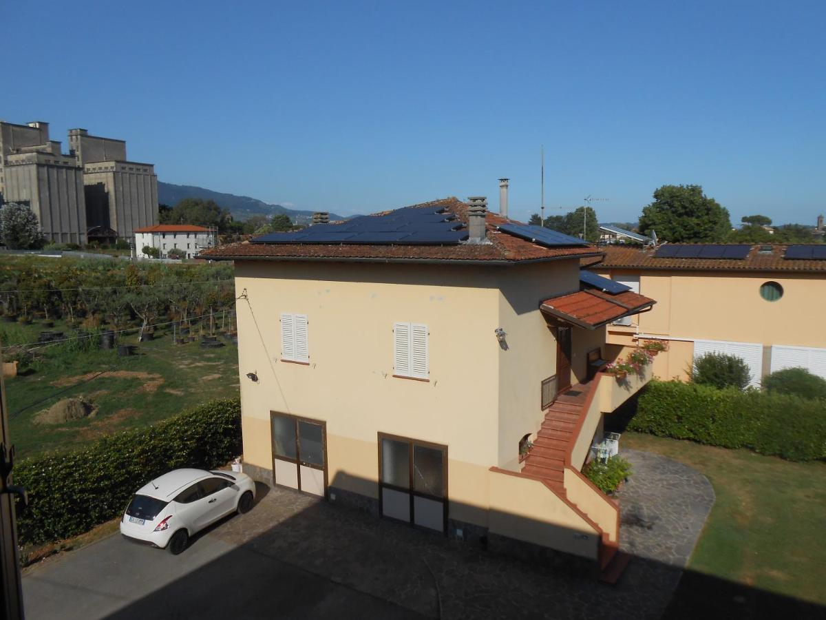 Casa Vacanze Orsi Лука Екстериор снимка