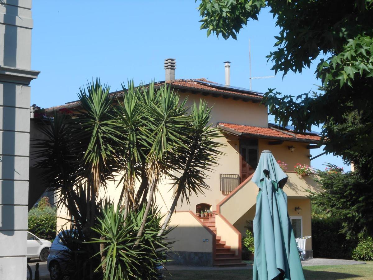 Casa Vacanze Orsi Лука Екстериор снимка