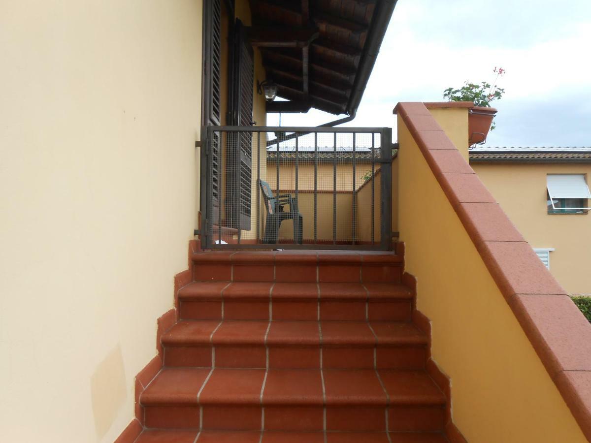 Casa Vacanze Orsi Лука Екстериор снимка