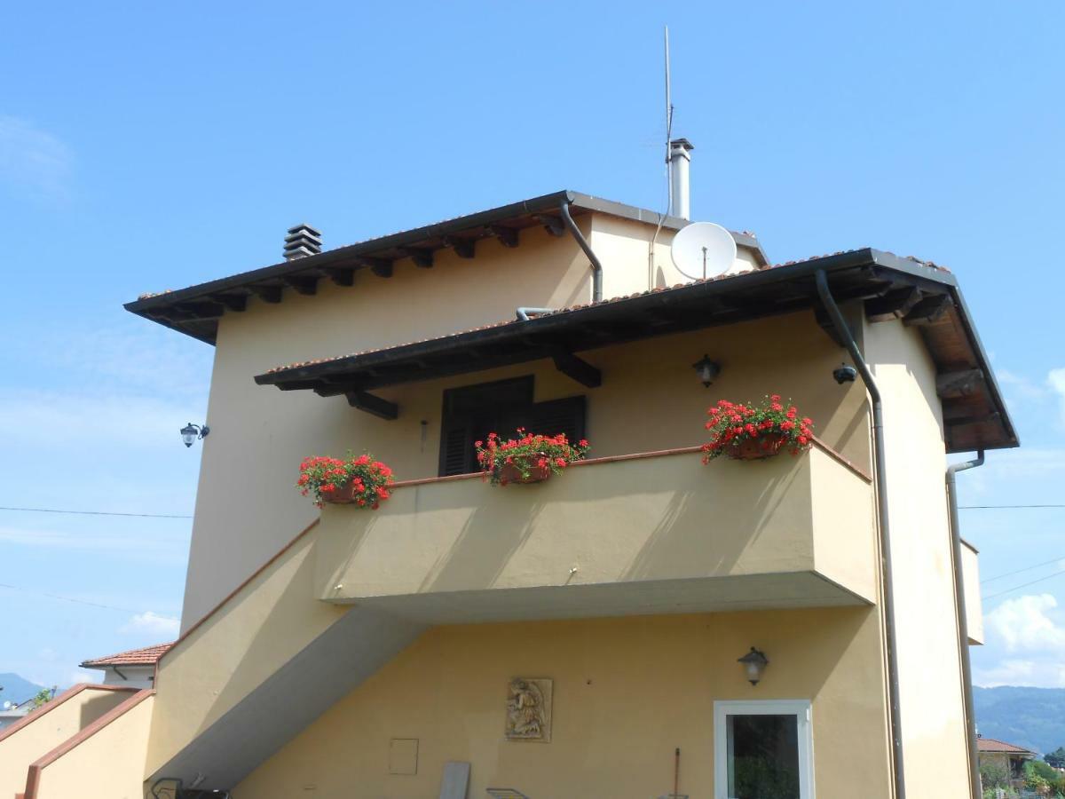 Casa Vacanze Orsi Лука Екстериор снимка