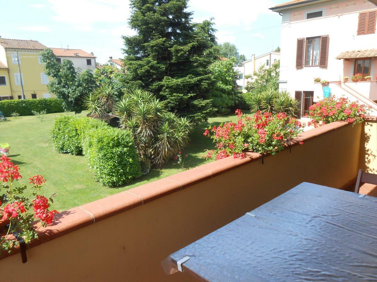 Casa Vacanze Orsi Лука Екстериор снимка
