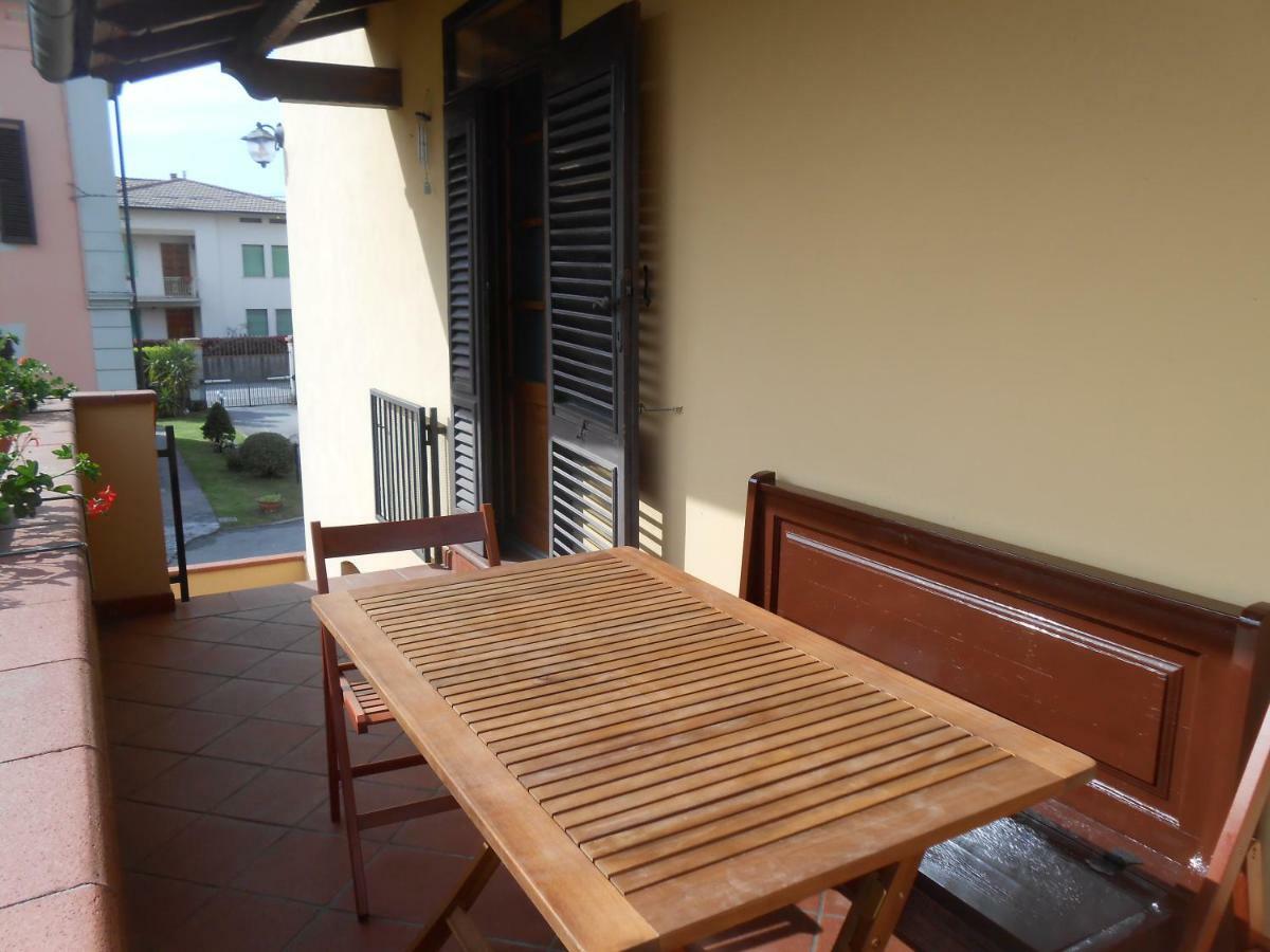 Casa Vacanze Orsi Лука Екстериор снимка