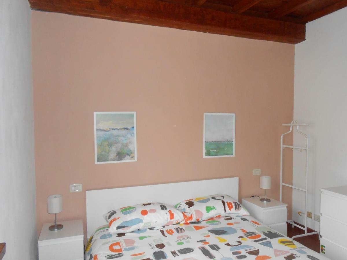 Casa Vacanze Orsi Лука Екстериор снимка
