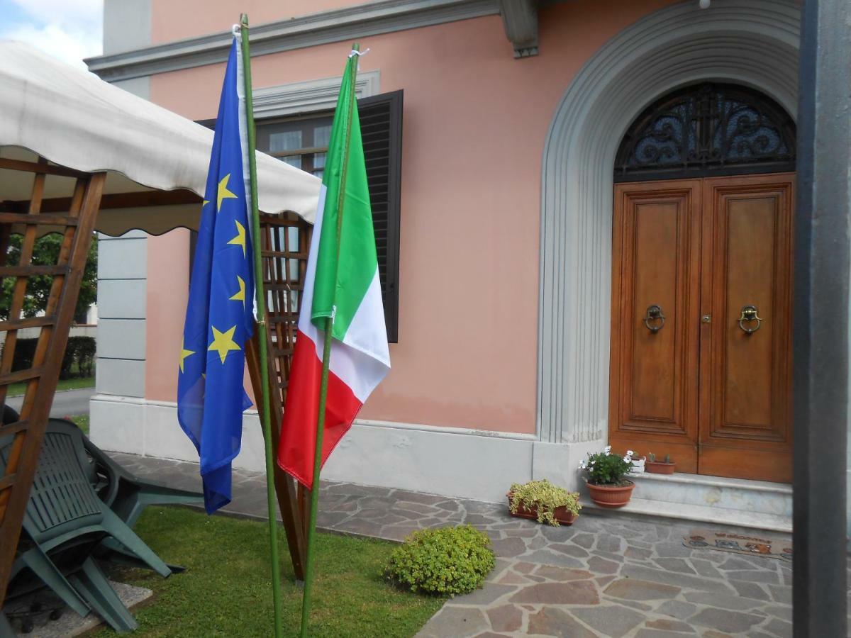 Casa Vacanze Orsi Лука Екстериор снимка