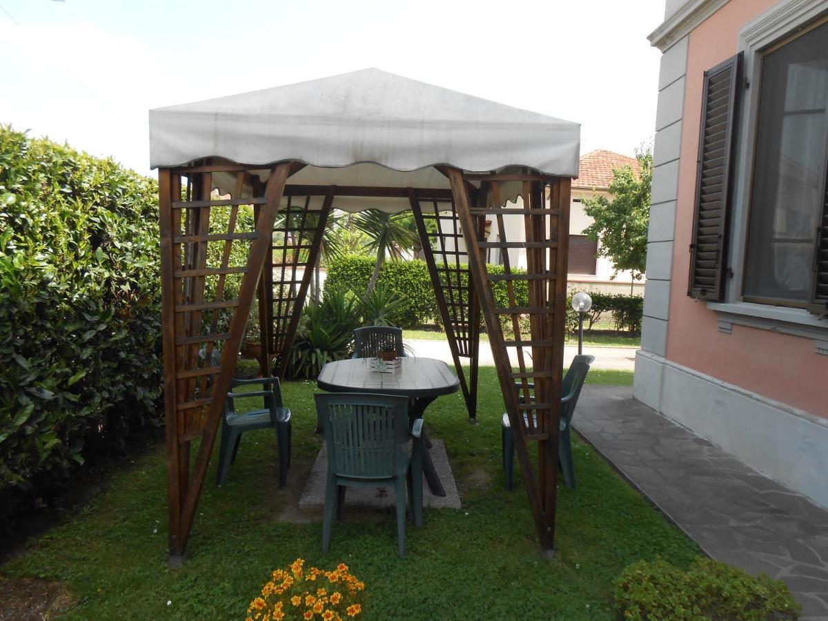 Casa Vacanze Orsi Лука Екстериор снимка